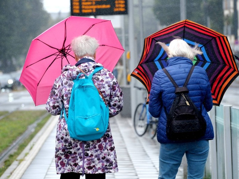 Das Wetter in Niedersachsen bringt Regen und Wind mit sich. Die Sonne zeigt sich nur punktuell. (Symbolbild), Das Wetter in Niedersachsen geht in der neuen Woche nicht so schön weiter, wie es am Wochenende angefangen hat. (Symbolbild),