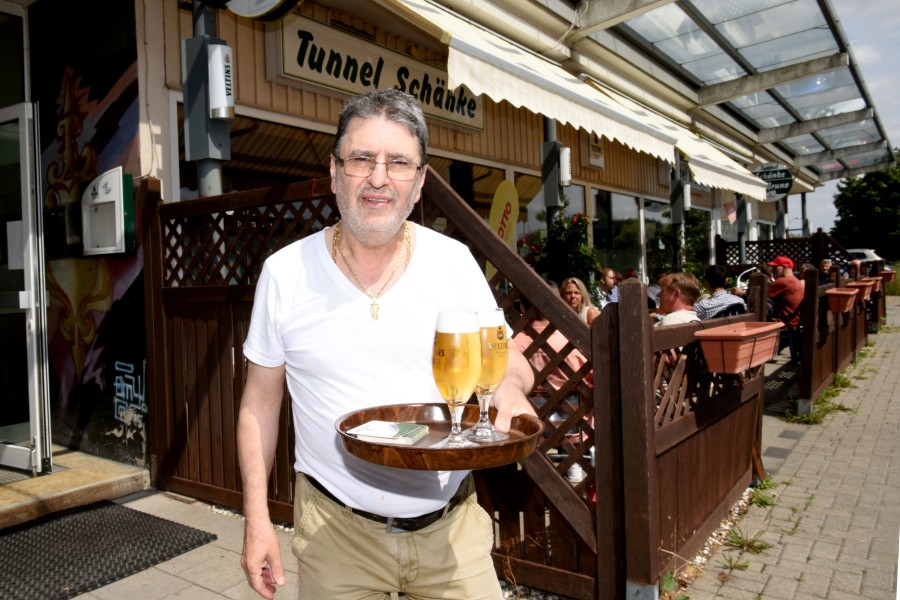 Wolfsburg: Bruno Corigliano vor der Tunnelschänke.