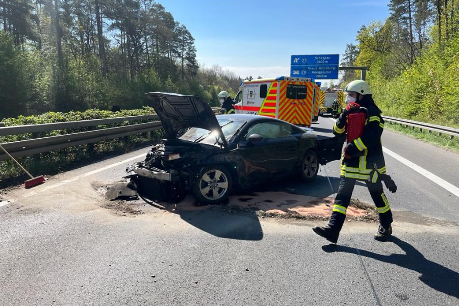 Auf der A39 hat es zwischen einem Lkw und einem Audi gekracht. 