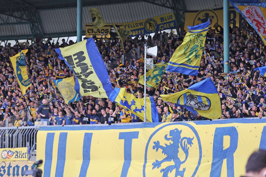 Fans von Eintracht Braunschweig.