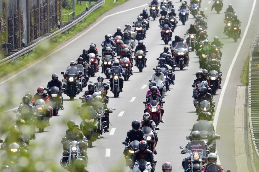 Der Biker-Konvoi auf der A36 bei Braunschweig hat eine lange Tradition. Hier ein Bild aus dem Jahr 2021. (Archivbild)