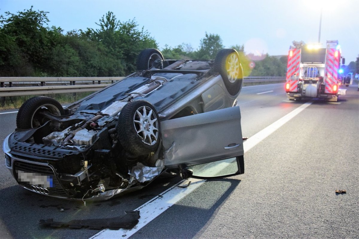 a36 braunschweig unfall audi.JPG