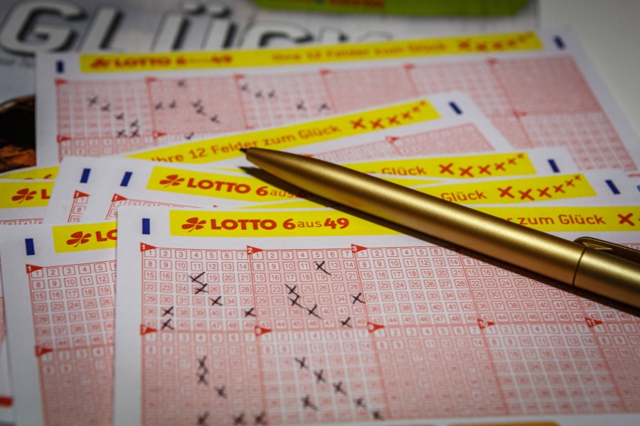 Millionengewinn in Niedersachsen! Bei einem Lotto-Spieler knallen jetzt wohl die Sektkorken. (Symbolbild)