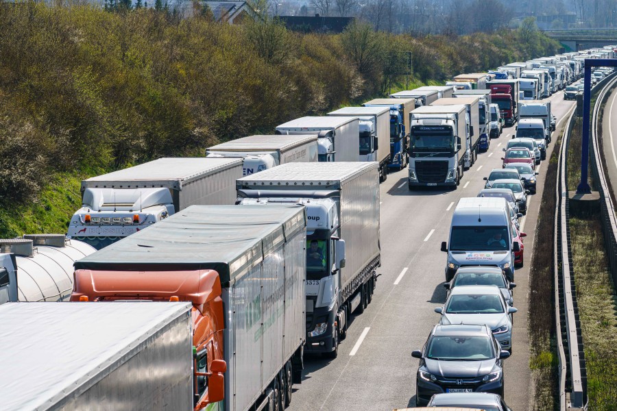 Die A2 bei Peine bleibt übers Wochenende vollgesperrt! (Symbolbild)