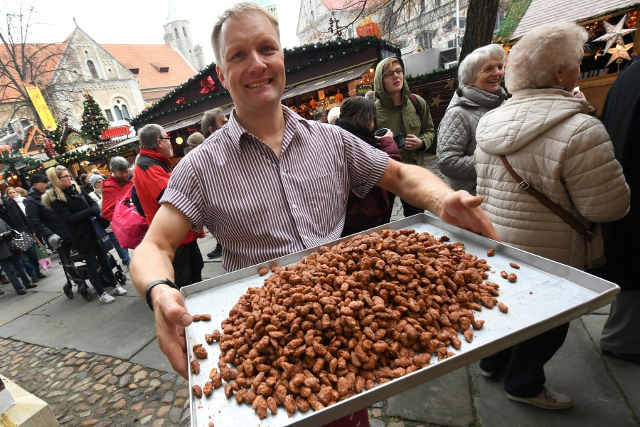 Bekannt für seine Mandeln: Markus "Mandel"-Meier in Braunschweig.