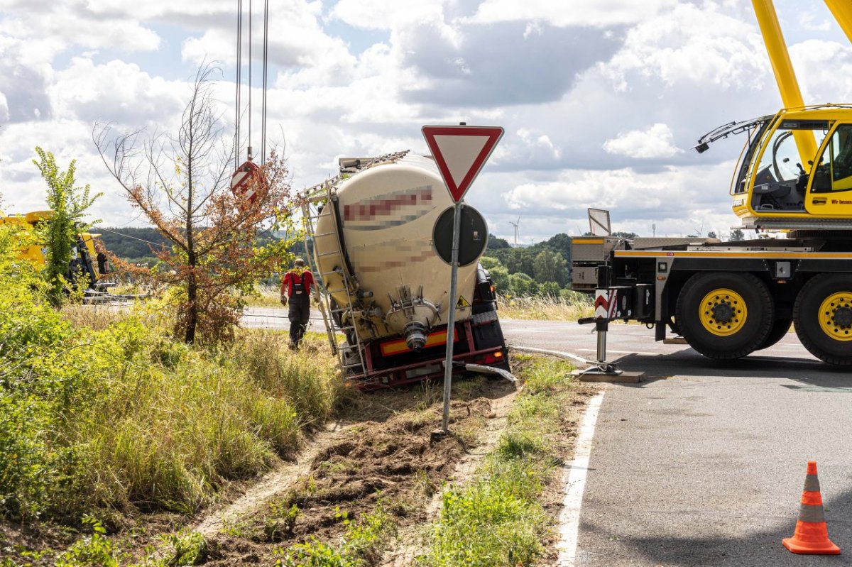 Salzgitter Kreisstraße Lkw.jpg