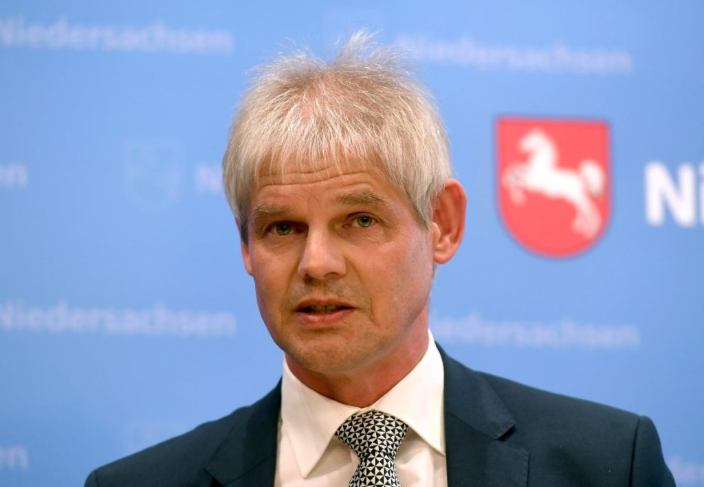 Salzgitters Oberbürgermeister Frank Klingebiel (CDU) hatte im Vorfeld argumentiert, warum die Halle geöffnet wird.