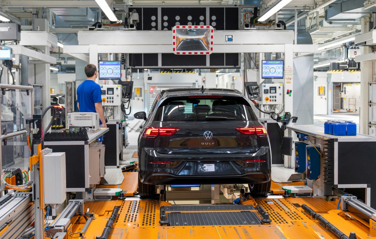 Bittere Nachrichten fÃ¼r VW! Der Golf muss seinen Thron als beliebtestes Auto im September 2022 rÃ¤umen.