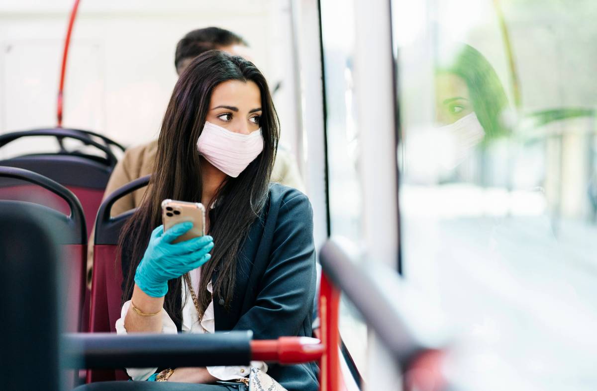 Eine Frau war in einem Reisebus auf der A2 bei Hannover unterwegs. Als sie aus dem Fenster guckte, machte sie eine besorgniserregende Entdeckung. (Symbolbild)