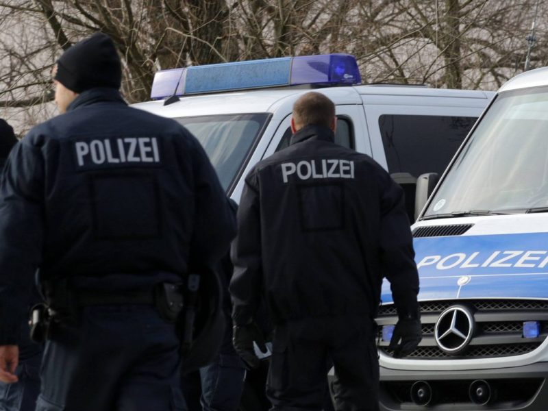 Vor dem Spiel zwischen dem VfL Wolfsburg und Borussia Dortmund ist es auf der Autobahn zu einem Zwischenfall gekommen.