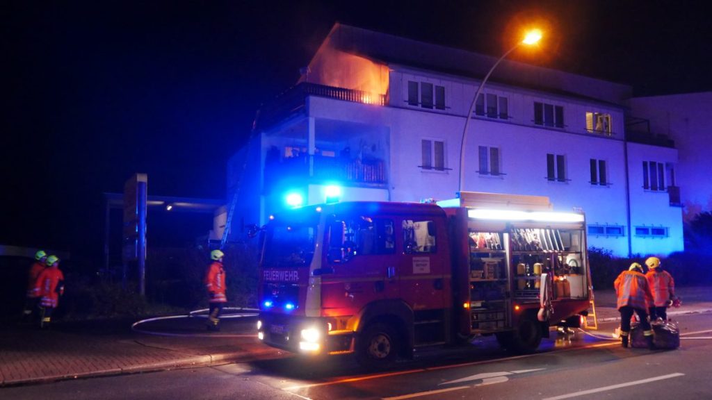 Viel zu tun gab es für die Kräfte der Berufsfeuerwehr Salzgitter sowie der Freiwilligen Feuerwehren im Stadtgebiet pünktlich zum Jahreswechsel. So brannten beispielsweise in der Berliner Straße auf einem Balkon Gegenstände.