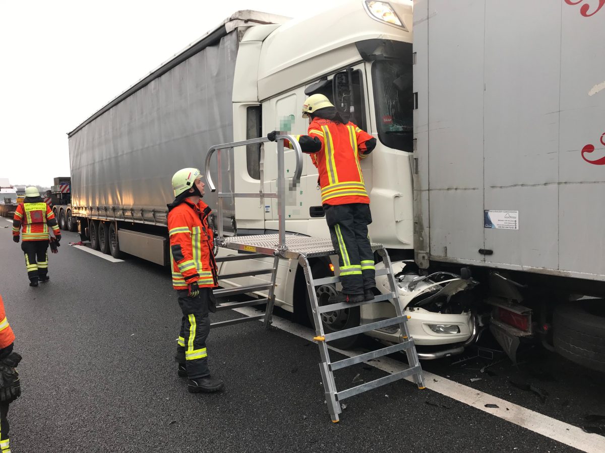 Dass bei dem Unfall auf der A2 bei Braunschweig nicht mehr passiert ist, grenzt an ein Wunder.