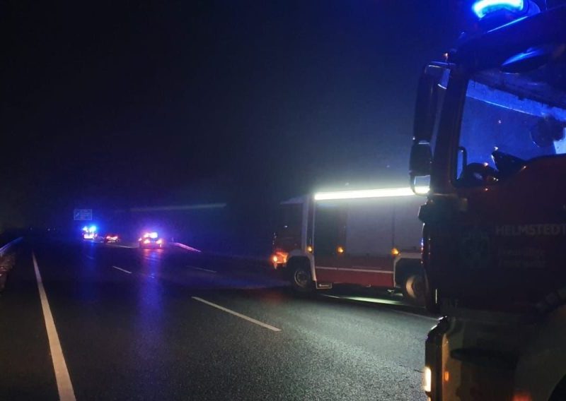 Auf der A2 bei Helmstedt ist ein Minivan verunfallt. Das hatte eine Vollsperrung zur Folge.