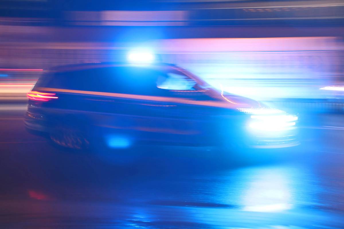 Ein verletzter Mann lag auf dem Hinterhof einer Volksbank-Filiale in Braunschweig. Die Polizei steht nun vor einem Rätsel. (Symbolbild)