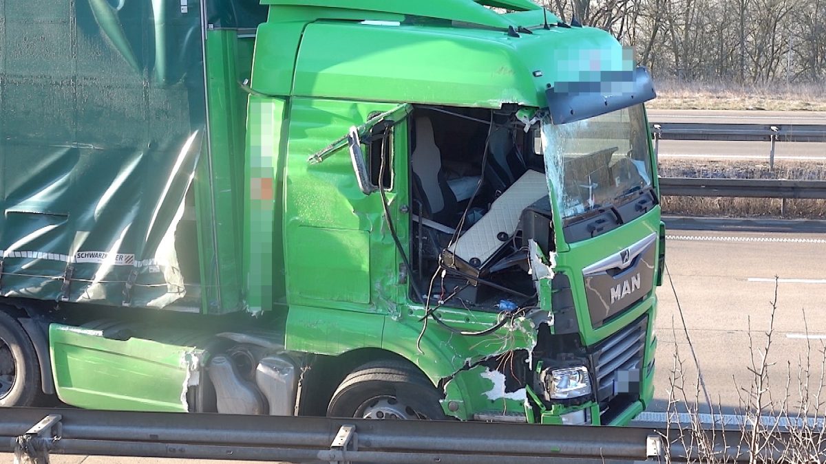 Auf der A2 bei Helmstedt sind fünf Lkw ineinander gefahren. Die Folge: Vollsperrung, Stau und Frust.