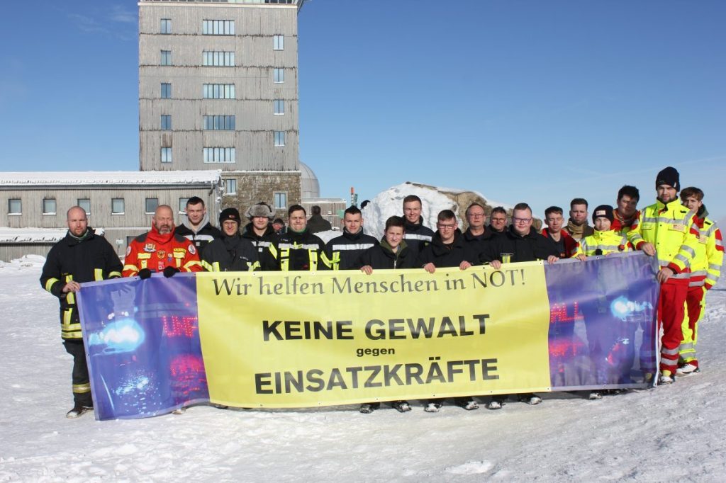 Die Einsatzkräfte wollten mit ihrer Aktion auf dem Brocken im Harz auf ein ernstes Thema aufmerksam machen!