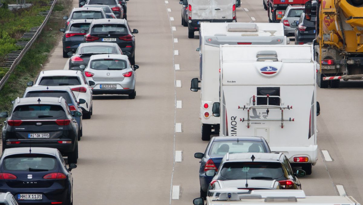 Oster-Urlauber sollten entweder viel Geduld mitbringen oder aber antizyklisch fahren. Auf der A7 in Niedersachsen wird in diesem Jahr eng.