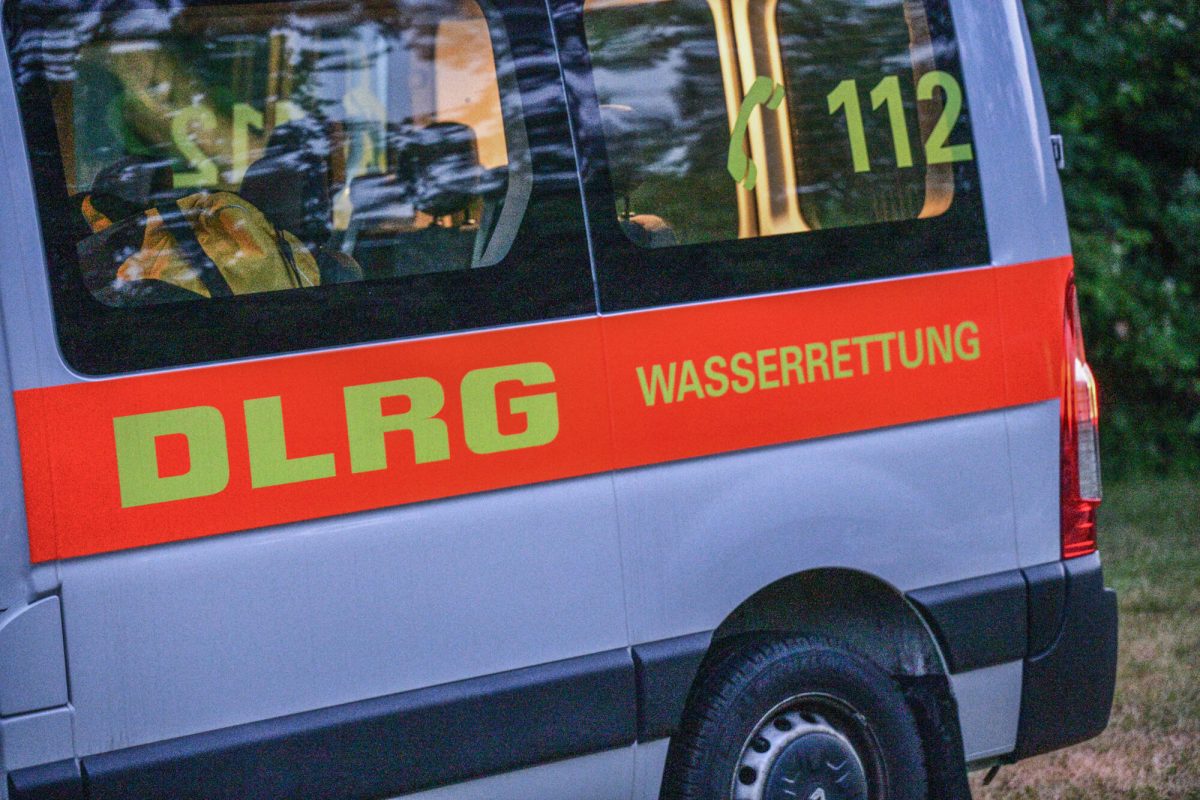 Fahrzeug der DLRG Wasserrettung