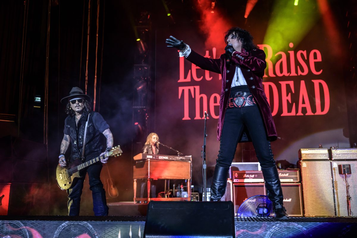 Johnny Depp (links) und Alice Cooper von den "Hollywood Vampires" wollen am Sonntagabend eigentlich in der Autostadt Wolfsburg auf der Bühne stehen.