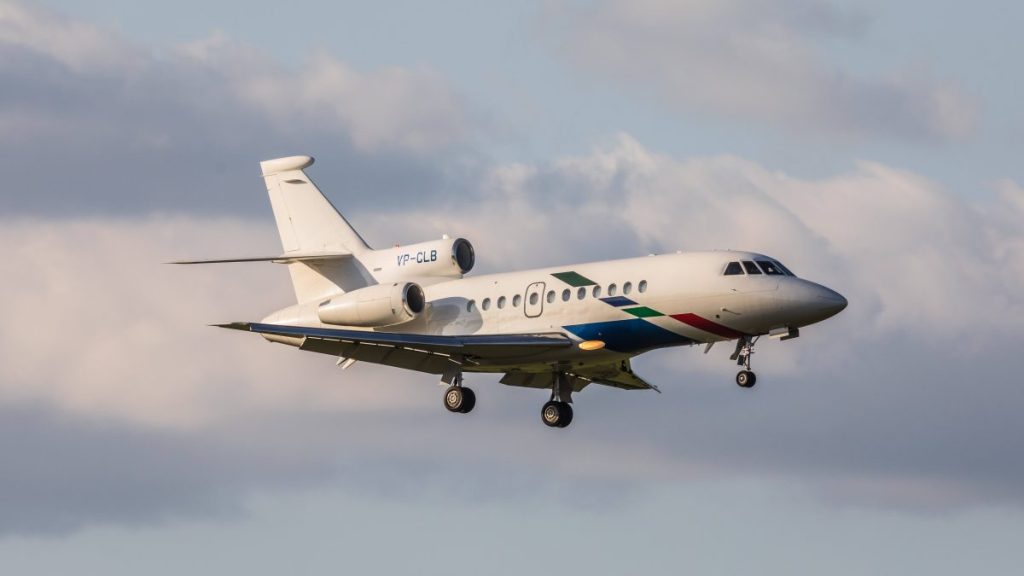 Unter anderem mit dieser Dassault Falcon 900EX werden die Manager der VW Gruppe zu ihren Terminen geflogen. VW Air Service hat seinen Sitz in Braunschweig. 