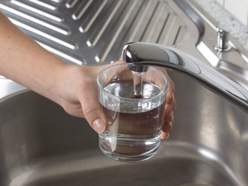 Ist dein Trinkwasser in Braunschweig plötzlich trüb? Das hat einen bestimmten Grund! (Symbolbild)