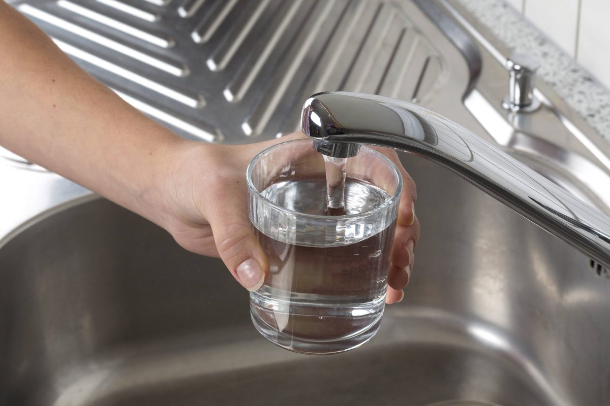 Ist dein Trinkwasser in Braunschweig plötzlich trüb? Das hat einen bestimmten Grund! (Symbolbild)