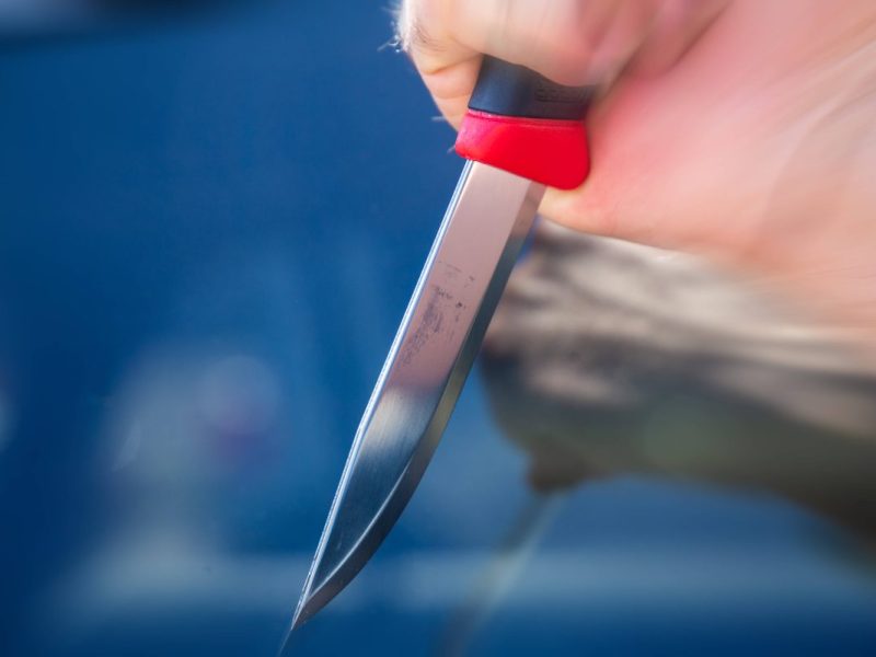 Messer in der Hand