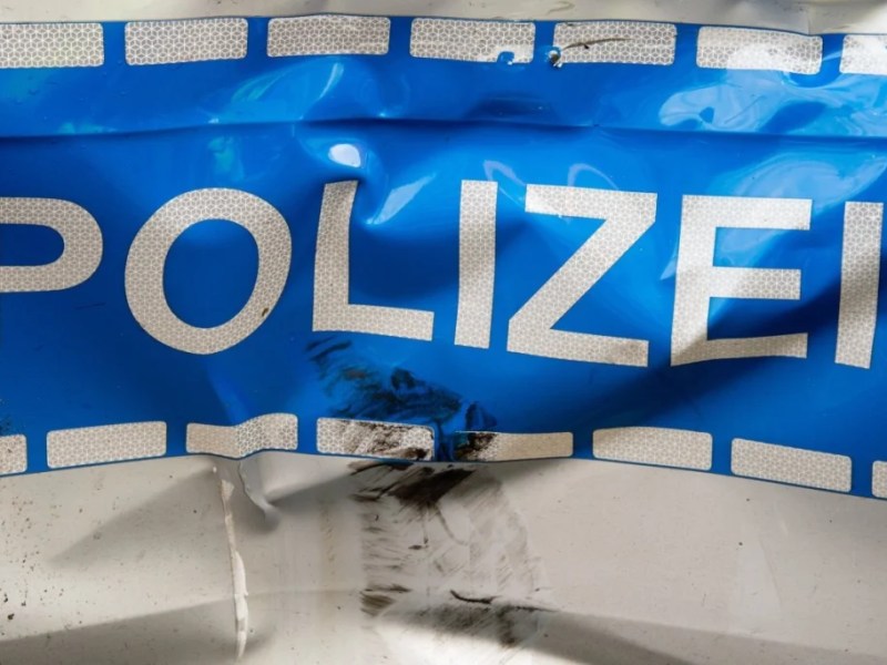 Ein Streifenwagen der Polizei Braunschweig ist bei einem Unfall ziemlich heftig beschädigt worden.