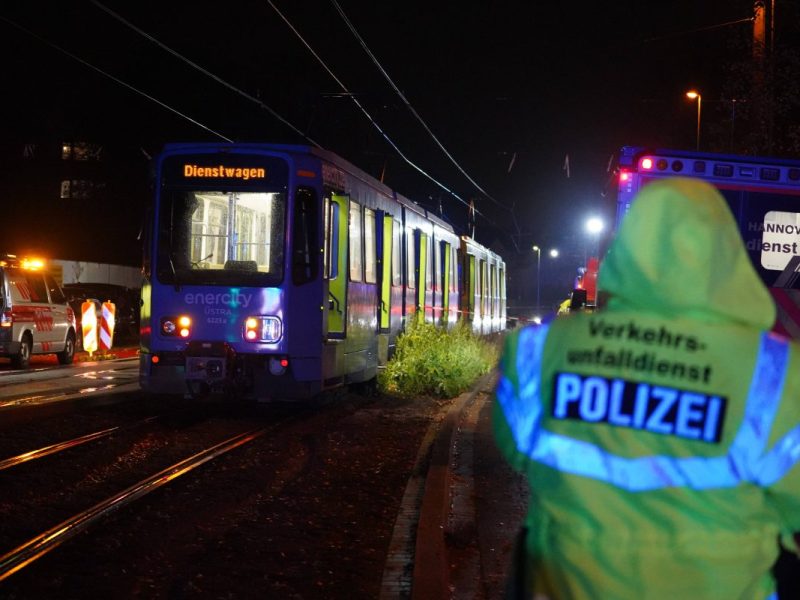 Hannover: Mann stirbt bei Straßenbahn-Unfall – seine Frau muss alles mit ansehen