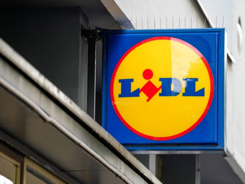 Ein Mann aus Schöningen hat in einem Lidl-Markt in Niedersachsen alle Blicke auf sich gezogen.