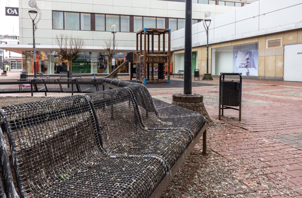 Nebenan gibt es auch einen Mini-Spielplatz.