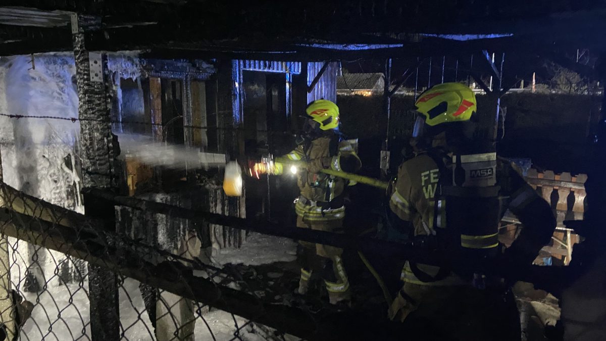 Die Feuerwehr Wolfsburg musste erneut zu Gartenlauben-Bränden ausrücken.