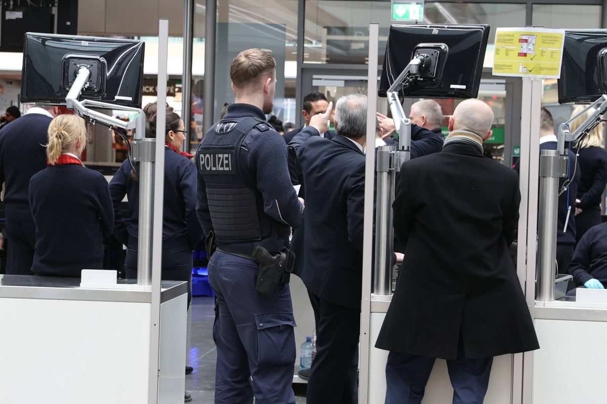 Ein Mann ist am Flughafen Hannover bei der Einreise gestoppt worden. (Symbolbild)