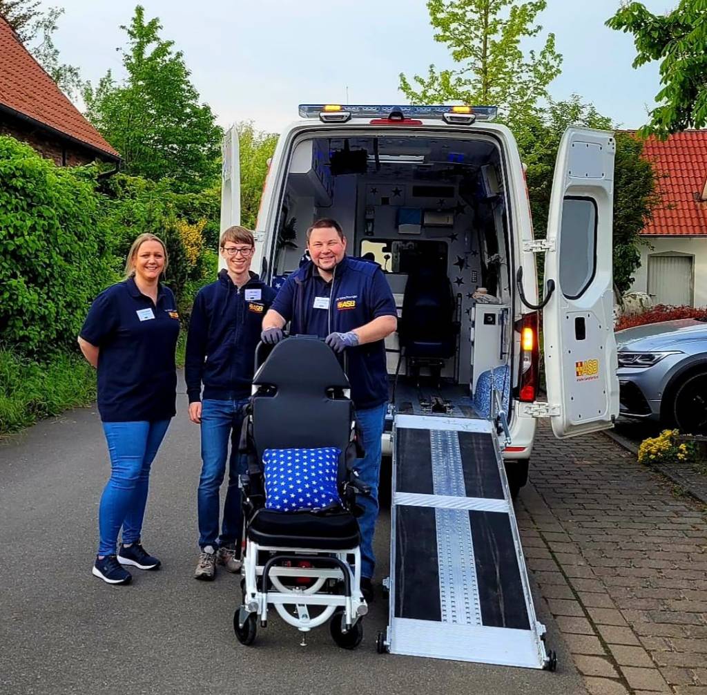 Claudia, Jonas und Marc-Oliver haben den Duderstädter Parkinsonpatienten ein letztes Mal zum Fußballfan gemacht! 