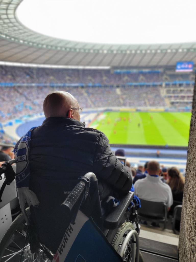 Einmal noch Stadionatmosphäre erleben - das hat sich Gerhard sehnlichst gewünscht.