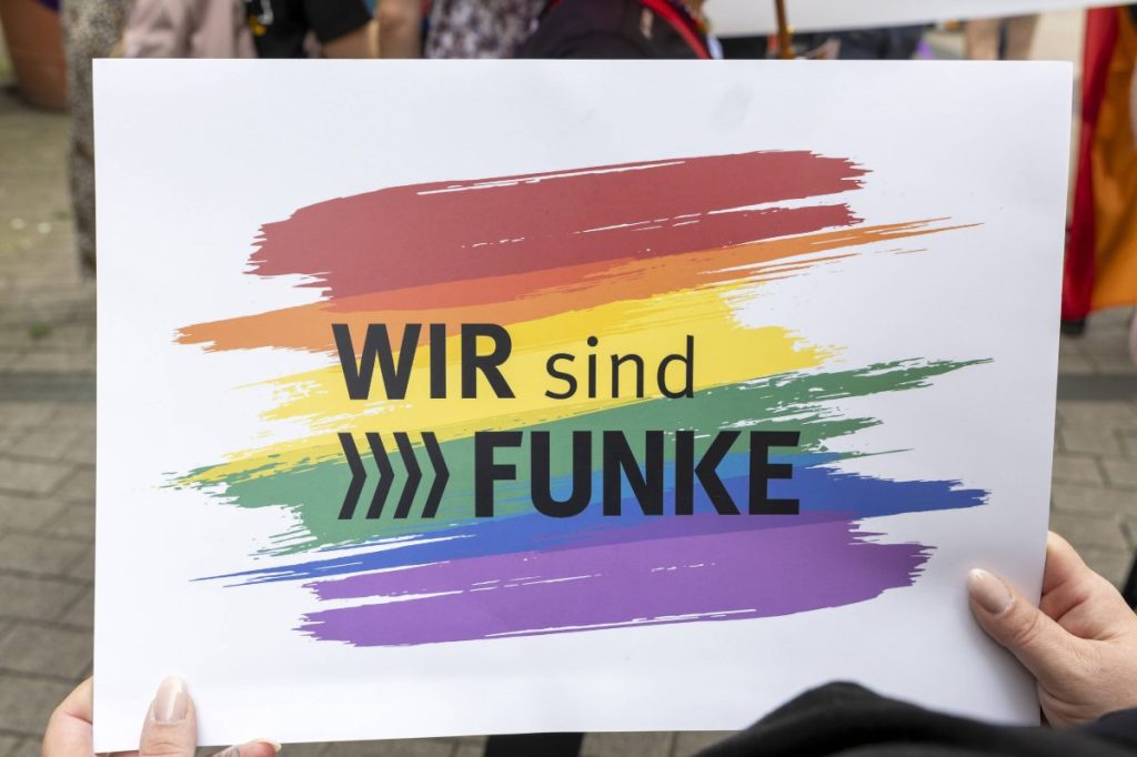 Am 13. Juli 2024 fand in Gifhorn der Christopher Street Day (CSD) statt, ein buntes Fest, das die Vielfalt und die Rechte der LGBTQIA+ Community feierte.