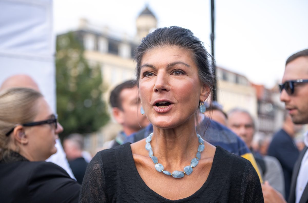 Sahra Wagenknecht prangert Olaf Scholz an und bezeichnet ihn als "Vasallenkanzler".