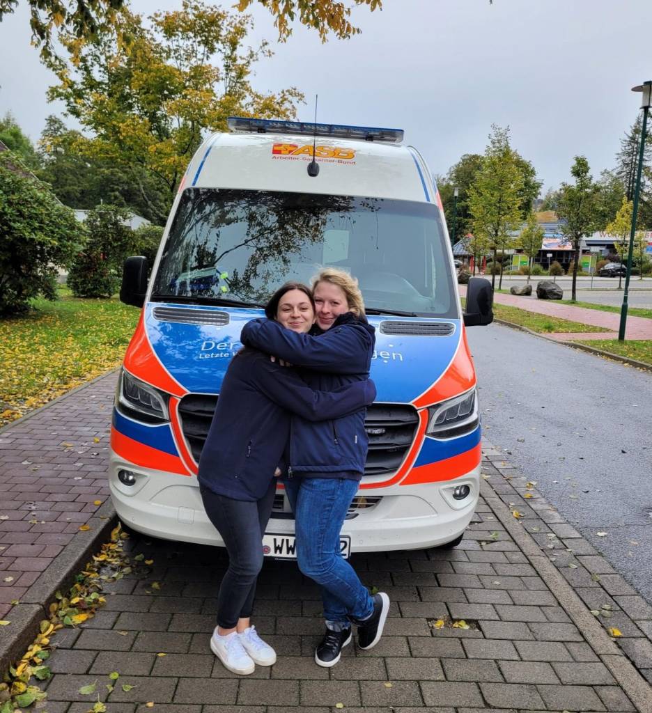 Ein dickes Dankeschön an Lea und Jasmin, die den 50-jährigen Krebspatienten an seinem Beautytag begleitet haben.
