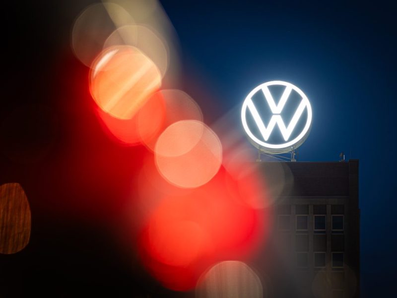 VW geht es nicht gut. Der Autogigant wackelt. Das wiederum bedroht die ganze deutsche Wirtschaft, sagen Experten.