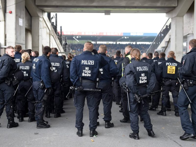 Auch die Polizei hatte mehr Sicherheit bei Eintracht Braunschweig eingefordert.