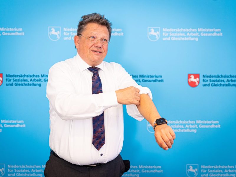 Gesundheitsminister Andreas Philippi ruft die Menschen in Niedersachsen dazu auf, sich für die Erkältungssaison zu wappnen.