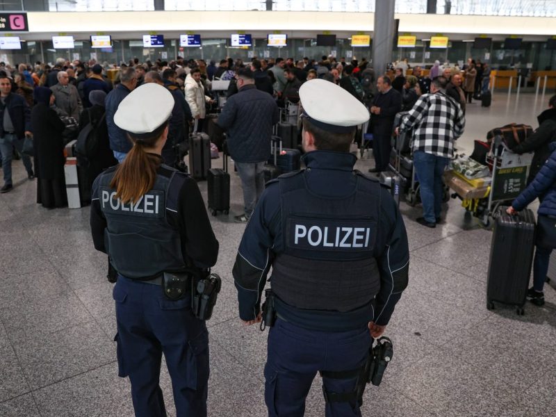 Ein Urlauber ist am Flughafen Hannover festgehalten worden. (Symbolbild)