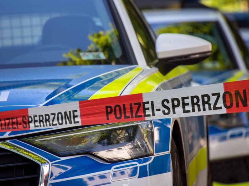 Nach tagelanger Suche ist eine Seniorin in Niedersachsen tot aufgefunden worden.(Symbolbild)