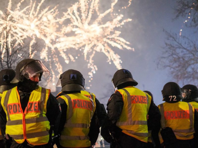 Auch Polizisten aus Niedersachsen wurden zuletzt immer wieder attackiert.