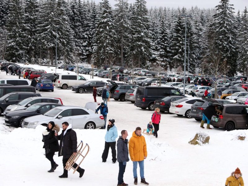 Der Parkplatz am Hexenritt in Braunlage im Harz ist im Winter immer voll, wenn es schneit...