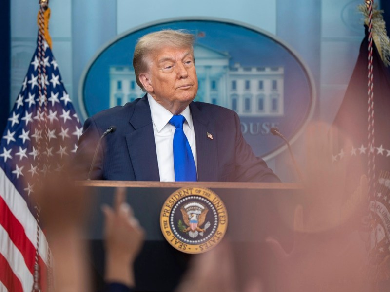 Trump lässt ihn laufen – jetzt droht ihm lebenslang! Der einstige Kapitol-Stürmer Kelley wollte angeblich FBI-Agenten töten. Doch Trumps Begnadigung schützt ihn diesmal nicht.