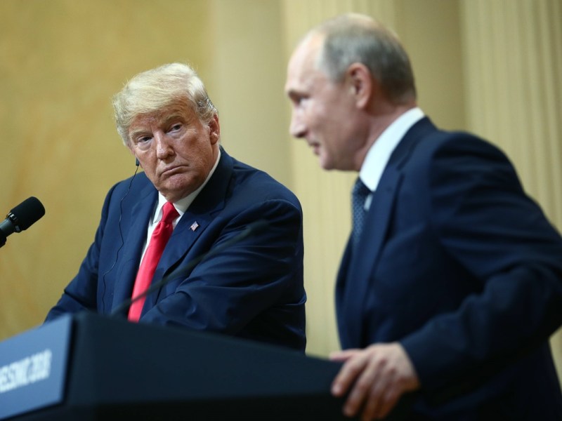 Warum war Putin für Trump so lange ein Vorbild? Ganz einfach: Stärke, Macht, Nationalstolz – all das bewundert Trump am Kremlchef. Doch Putin zeigt sich stur. Und Trumps Pläne verpuffen.